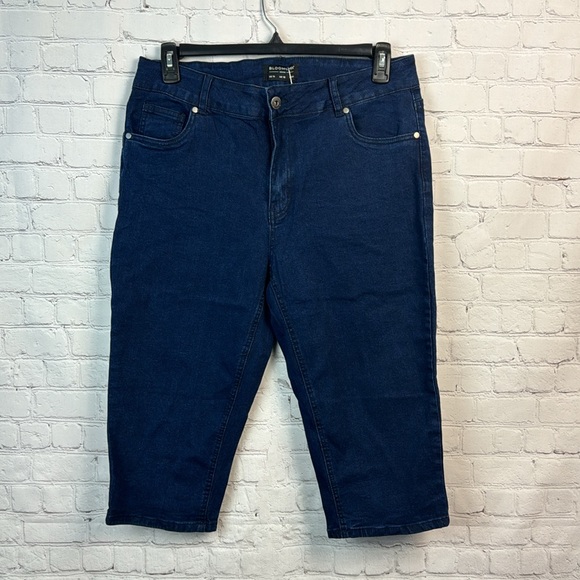 BloomChic Dark Wash Stretchy High Rise Capri Jeans Plus Size 14 - Picture 2 of 5